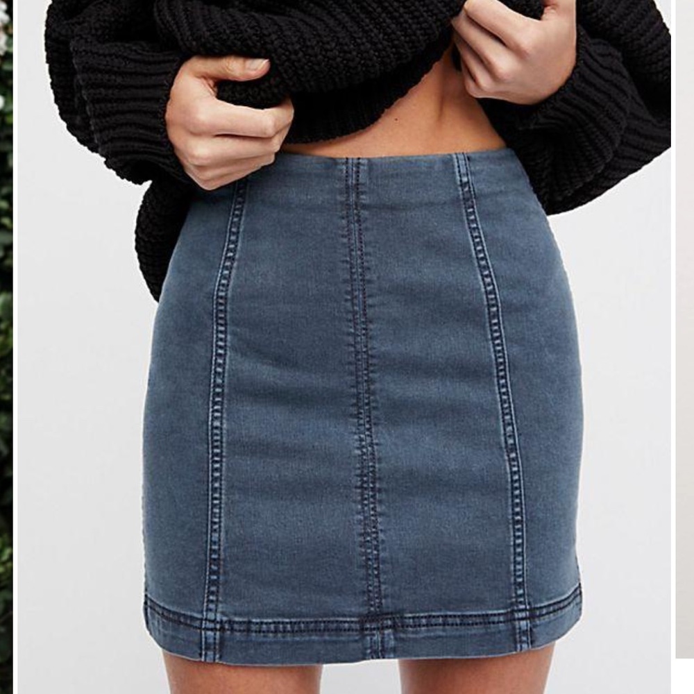 Free People NWT Westminister Blue jean denim Skirt stretch women’s size 0